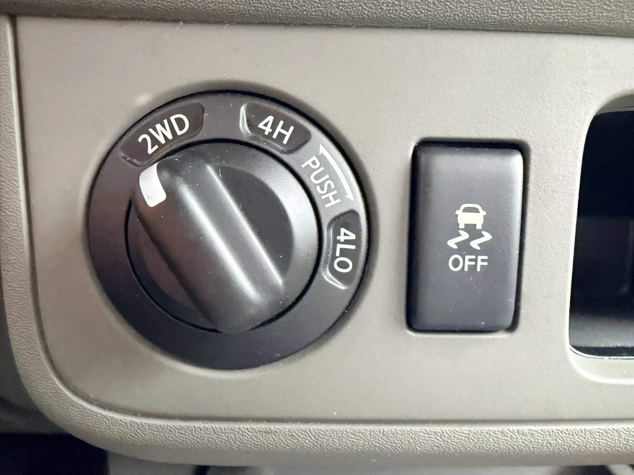 Used 2016 Nissan Frontier SV AWD/4WD image 16