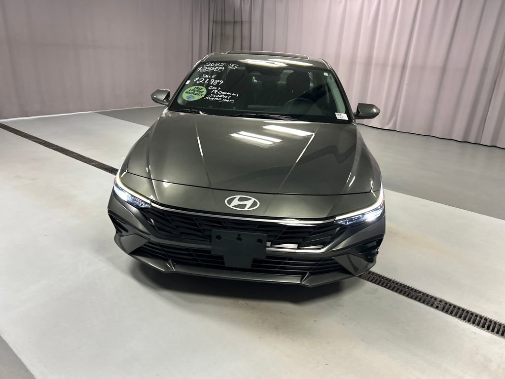 Used 2025 Hyundai Elantra SEL image 2