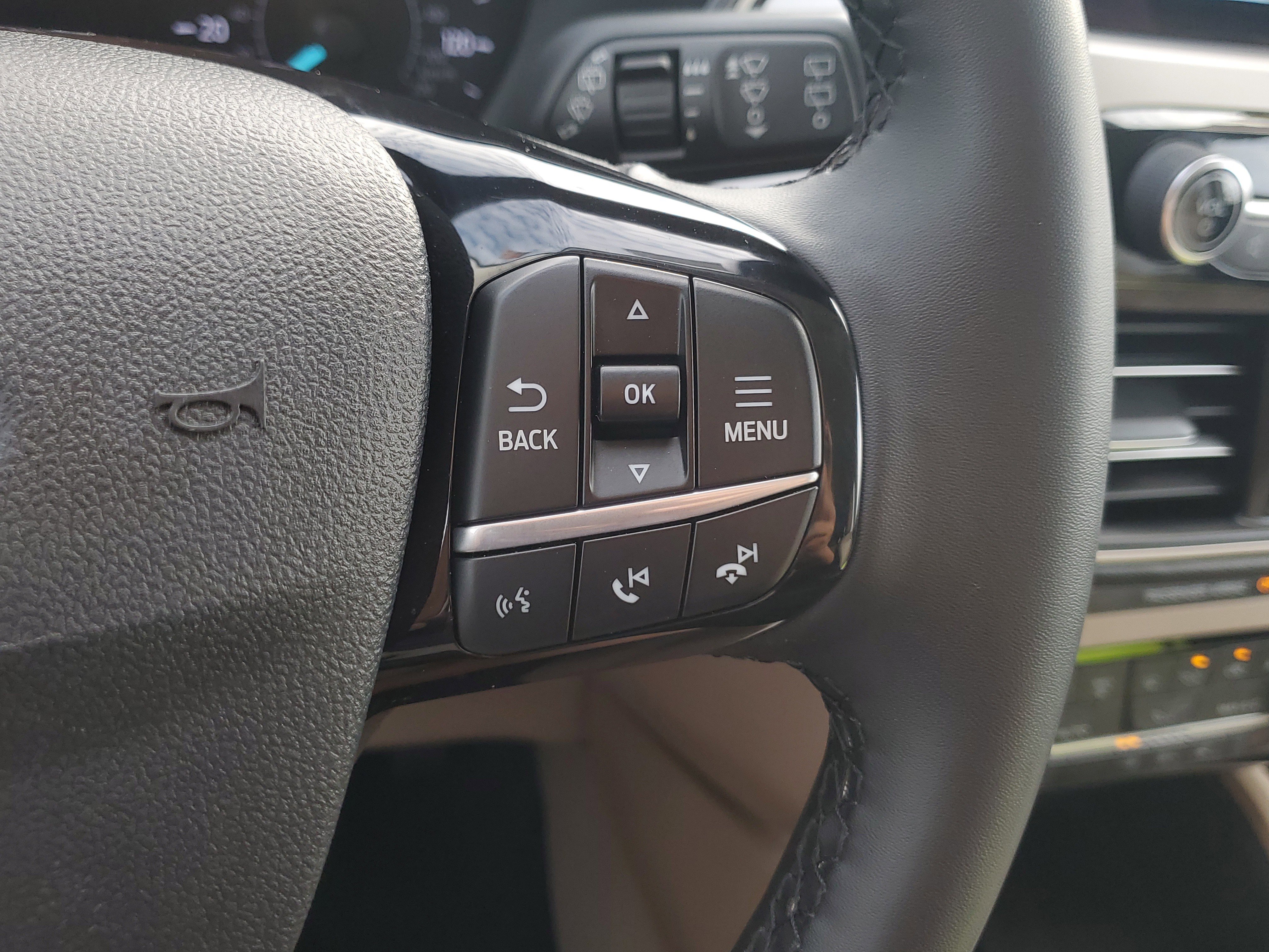 Used 2021 Ford Escape SE w/ SE Sport Appearance Package image 25