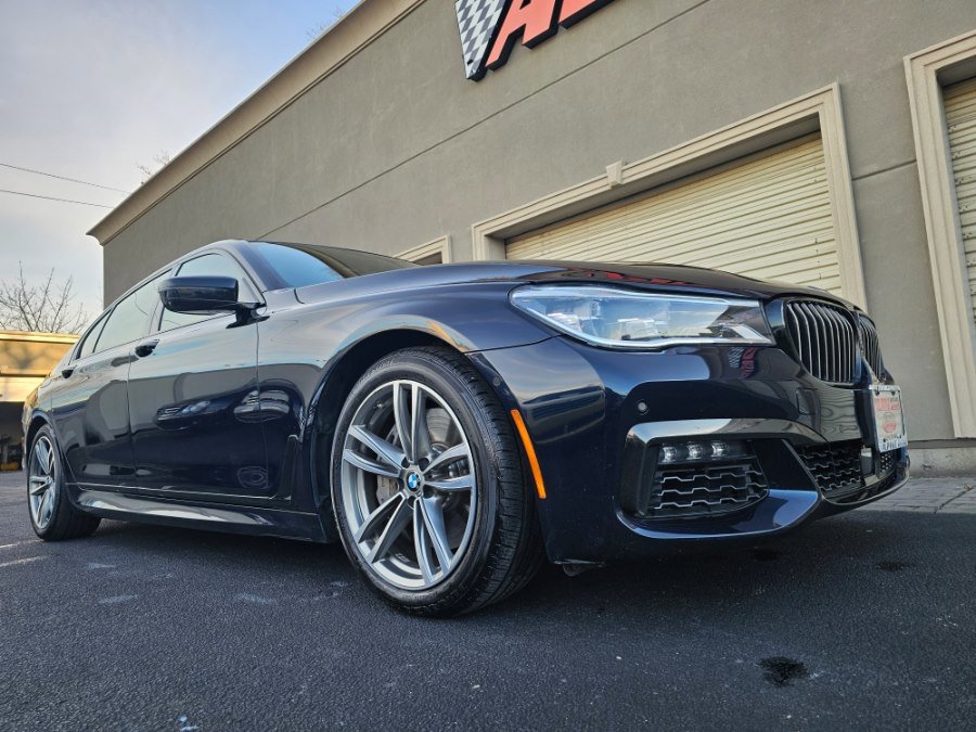 Used 2019 BMW 750i xDrive w/ Executive Package image 3