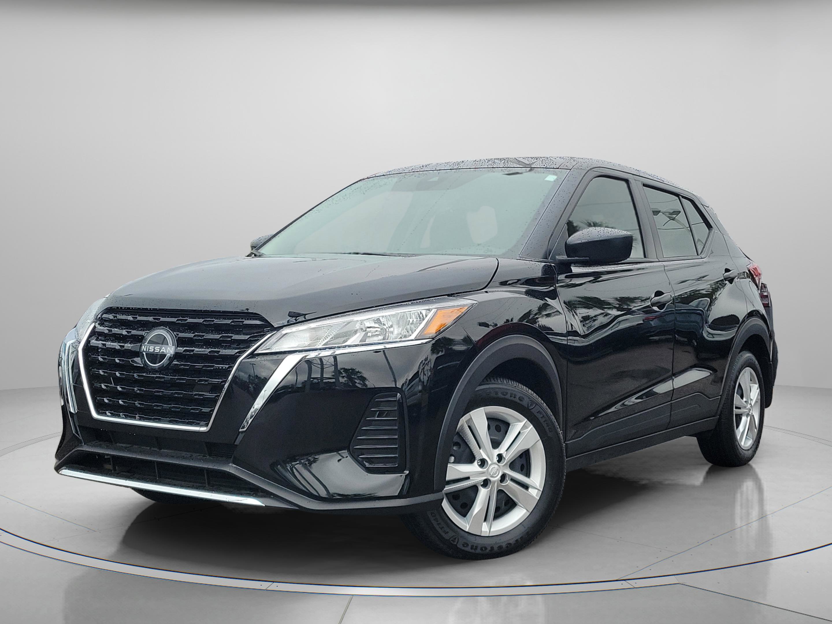 Used 2025 Nissan Kicks Play S image 2