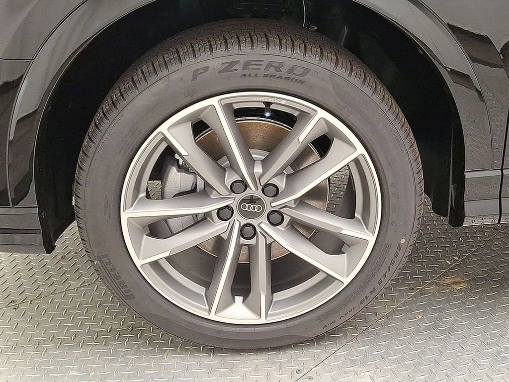 New 2025 Audi Q3 2.0T Premium image 5