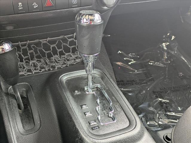 Used 2016 Jeep Wrangler Unlimited Sahara image 12