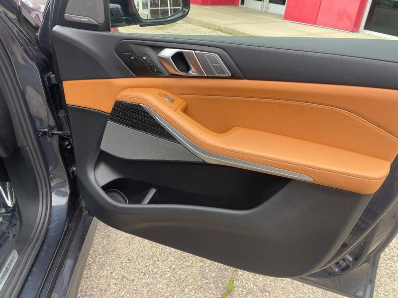 Used 2022 BMW X7 M50i w/ Luxury Seating Package image 14