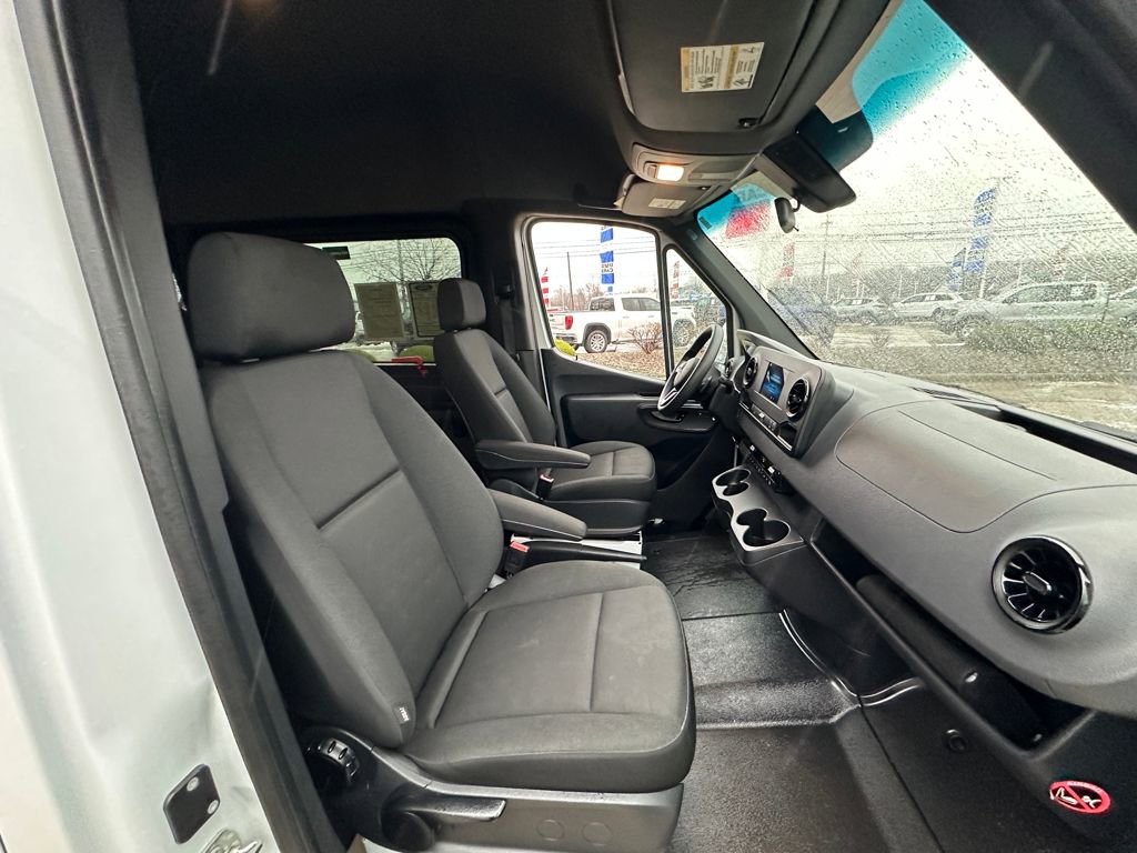 Used 2024 Mercedes-Benz Sprinter 2500 image 23