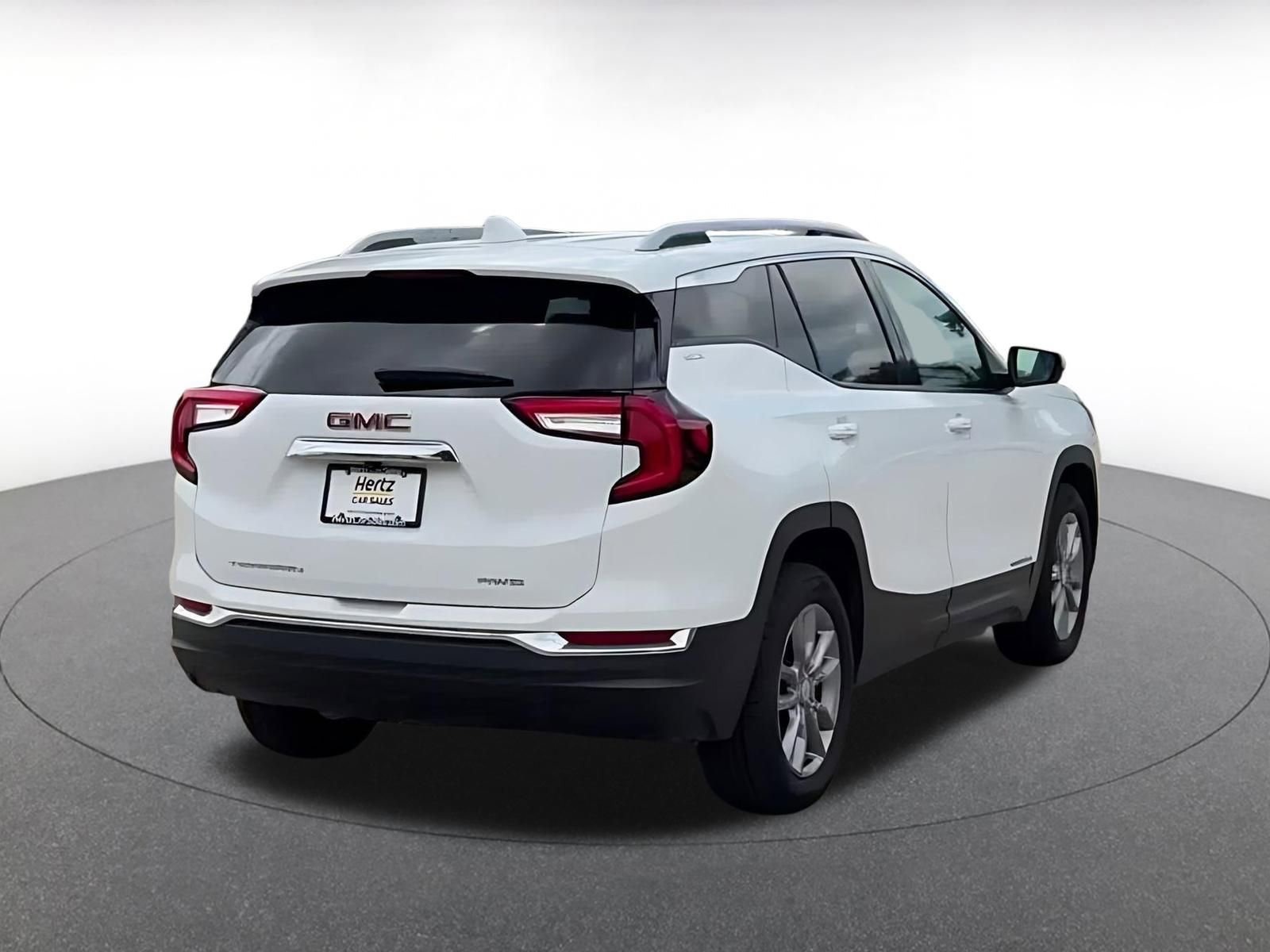 Used 2024 GMC Terrain SLT AWD/4WD image 14
