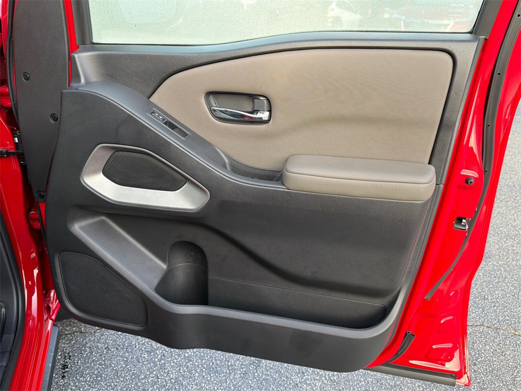 Used 2022 Nissan Frontier SV image 14