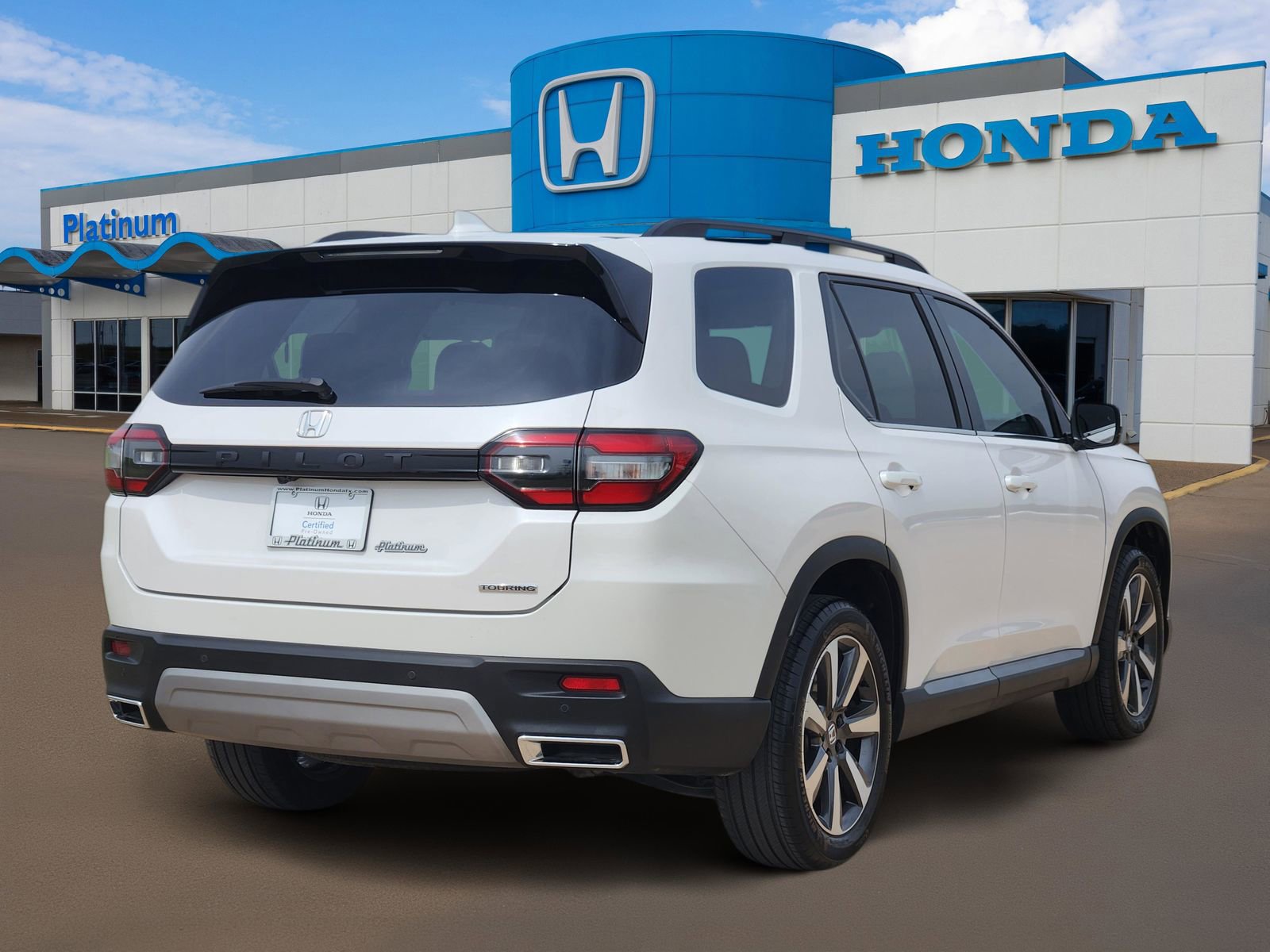 Certified 2023 Honda Pilot Touring image 4