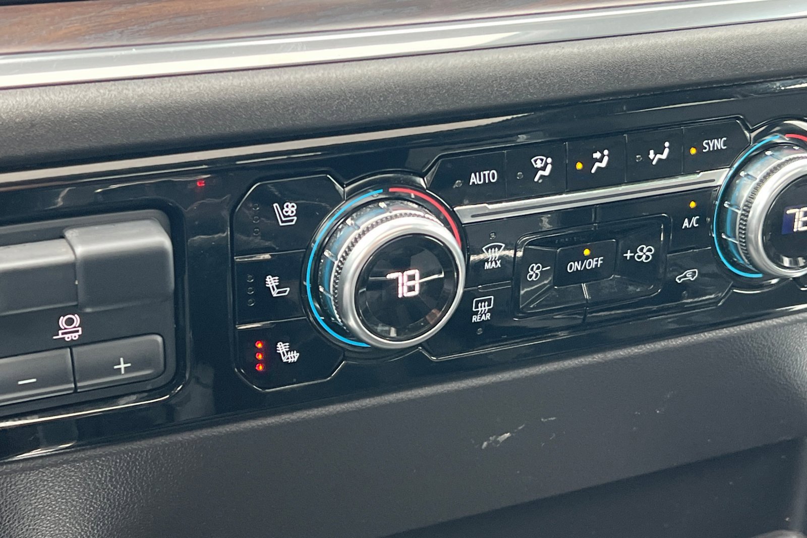 Used 2024 GMC Sierra 1500 SLT w/ SLT Premium Plus Package image 29