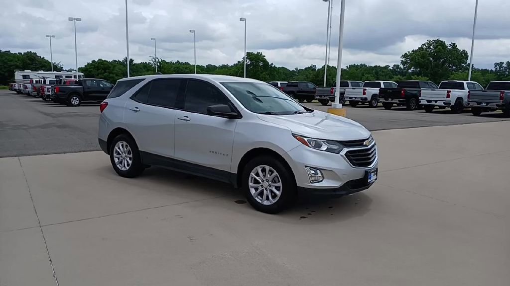 Used 2019 Chevrolet Equinox LS w/ LS Convenience Package FWD image 2