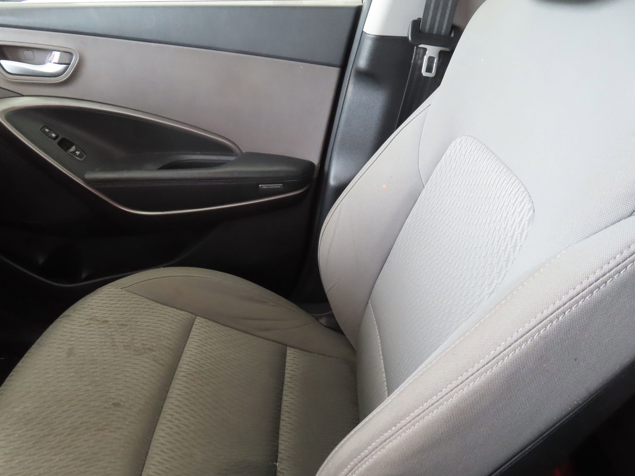 Used 2017 Hyundai Santa Fe SE FWD image 16