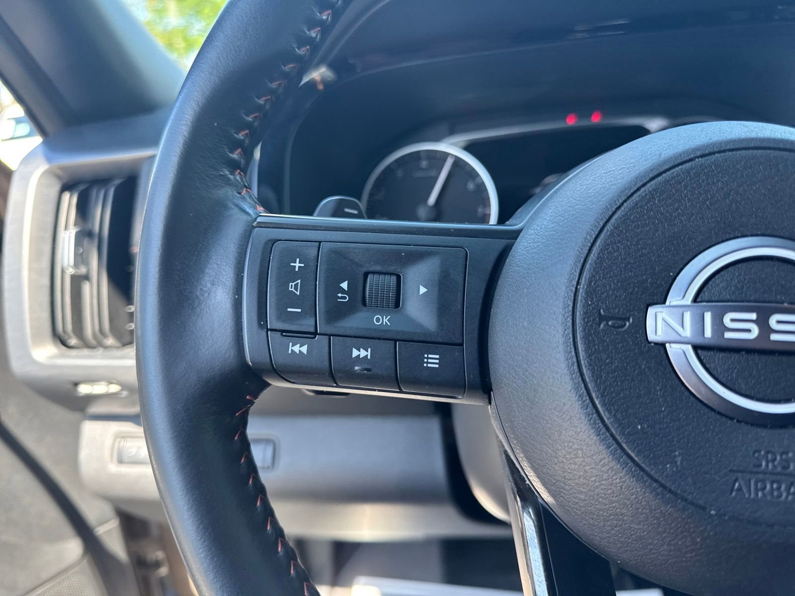 Used 2025 Nissan Pathfinder Rock Creek image 16
