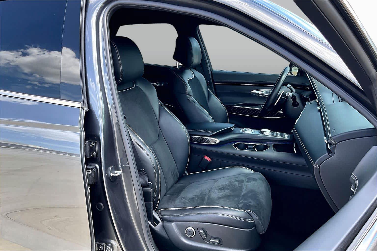 Used 2022 Genesis GV70 3.5T Sport w/ Sport Prestige Package AWD/4WD image 9