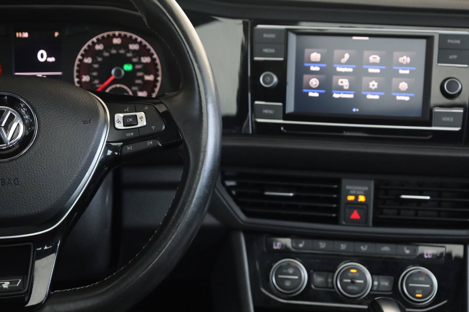 Used 2020 Volkswagen Jetta R-Line FWD image 34