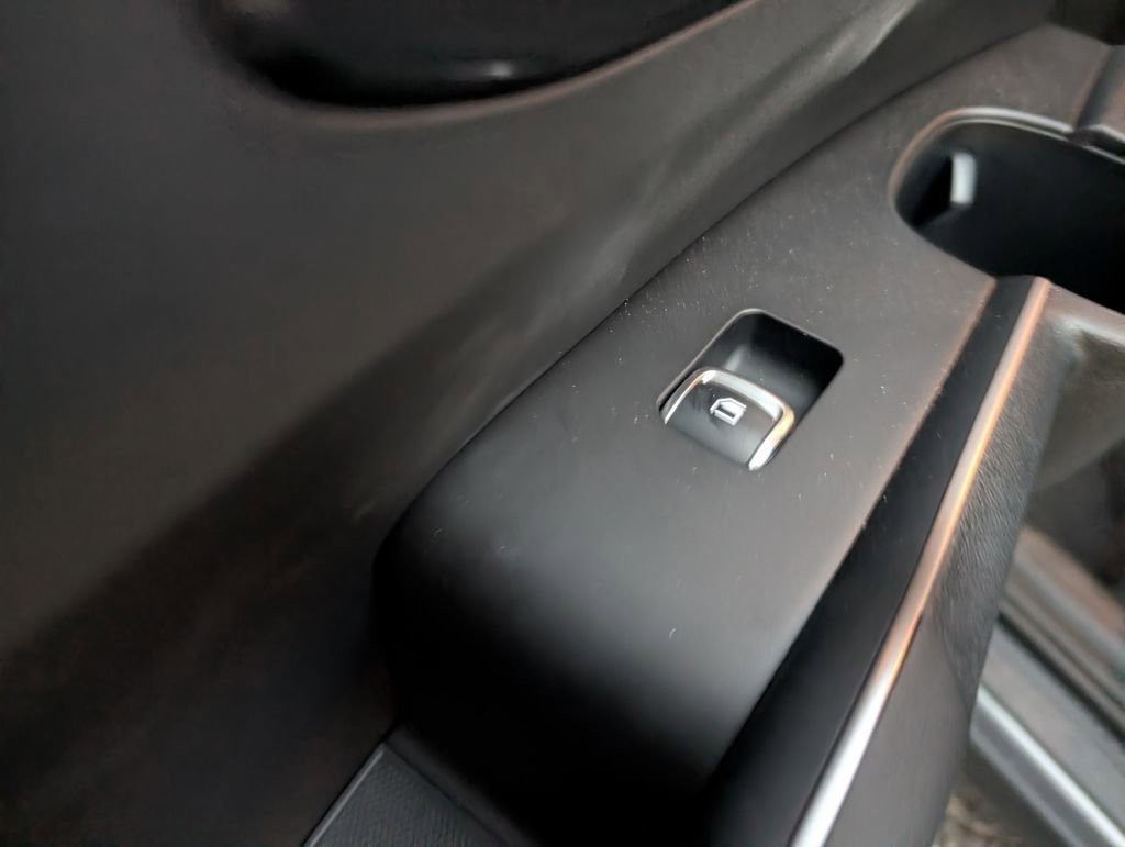 Used 2025 Kia Sorento LX image 11