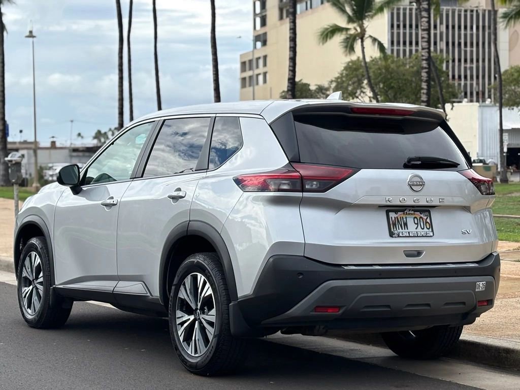 Used 2022 Nissan Rogue SV image 3