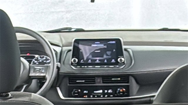 Used 2023 Nissan Rogue SV image 16