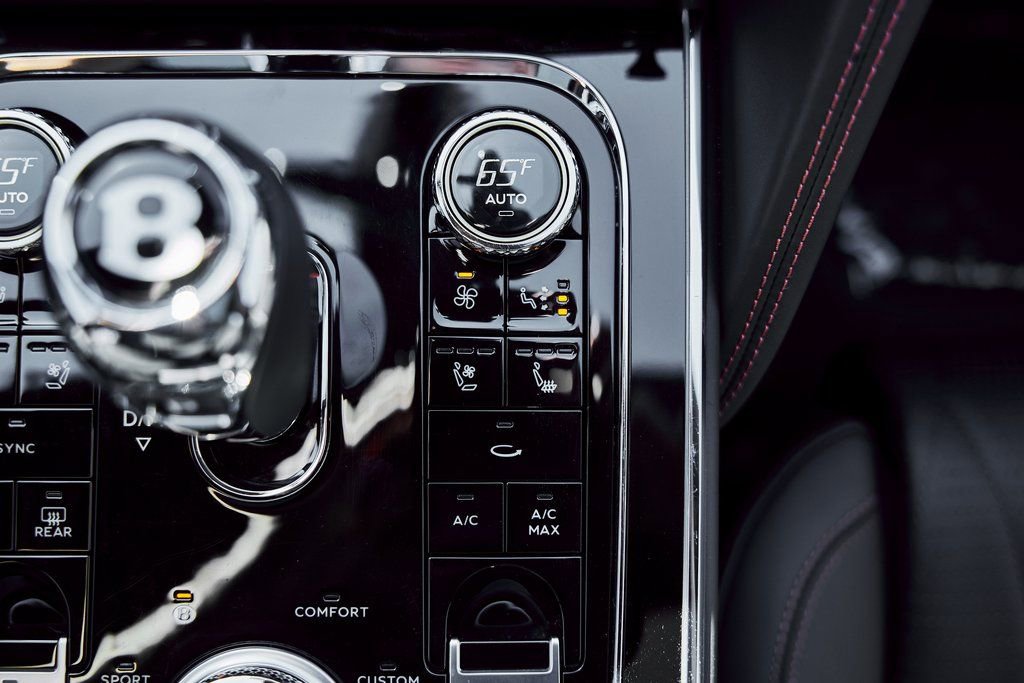 Used 2023 Bentley Flying Spur V8 image 71