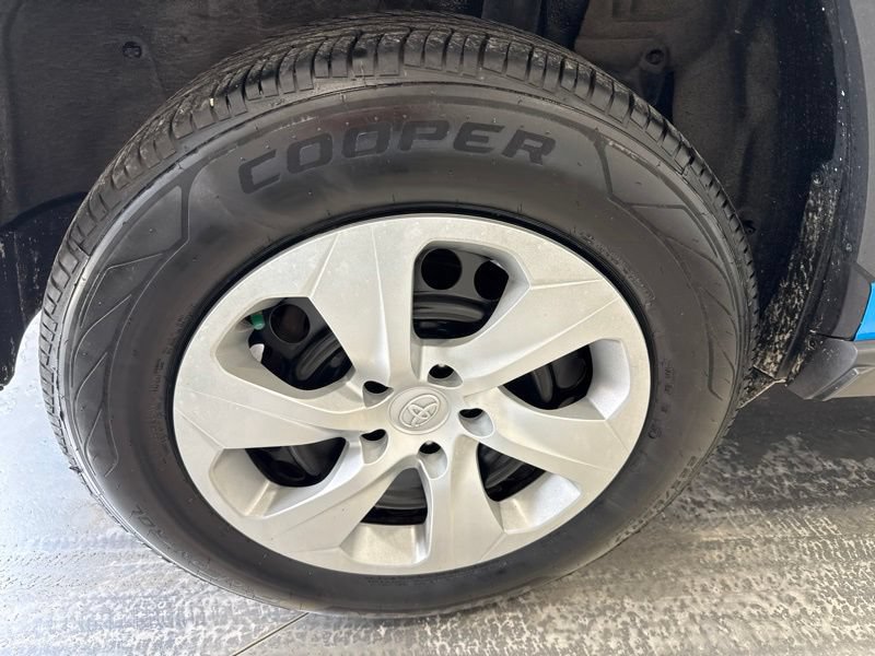 Used 2019 Toyota RAV4 LE w/ Carpet Mat Package AWD/4WD image 8