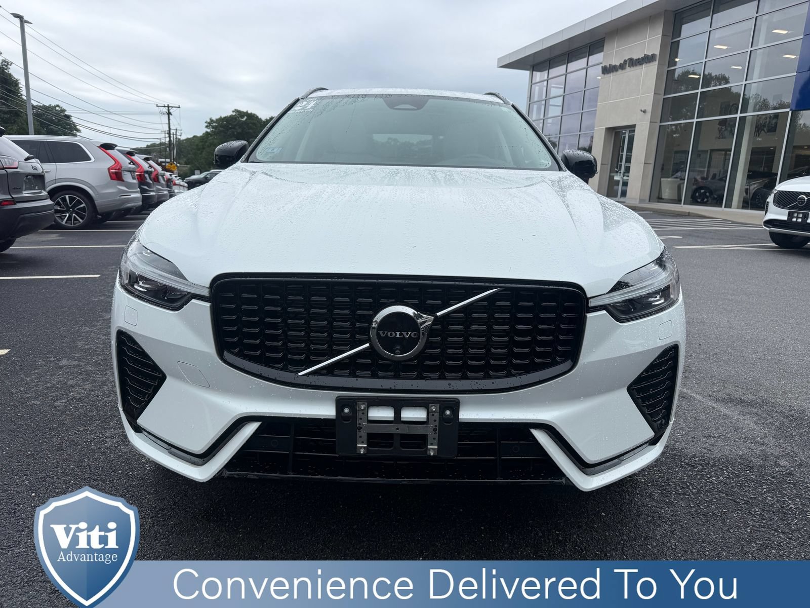 Used 2024 Volvo XC60 B5 Plus w/ Protection Package Premier AWD/4WD image 3