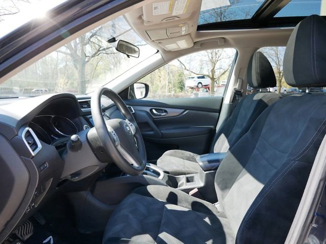 Used 2016 Nissan Rogue SV w/ SV Moonroof Package AWD/4WD image 8