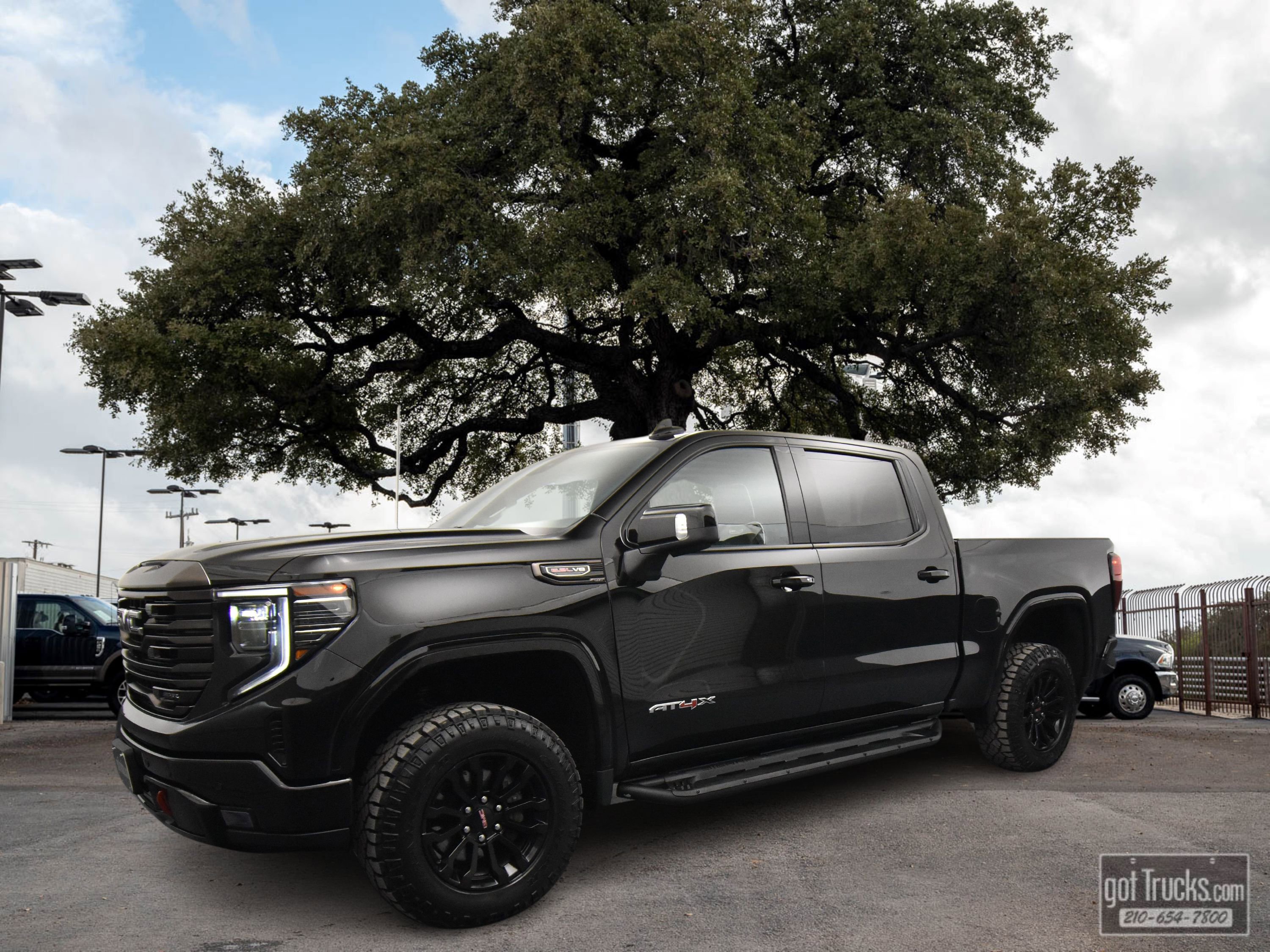 Used 2022 GMC Sierra 1500 AT4X image 1