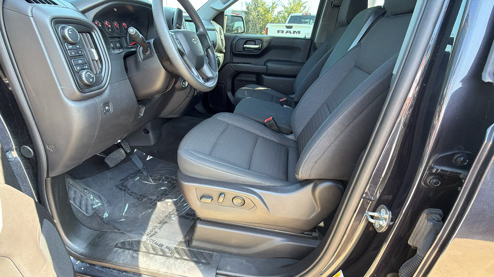 Used 2024 Chevrolet Silverado 1500 Custom Trail Boss w/ LPO, Dark Essentials Package AWD/4WD image 16