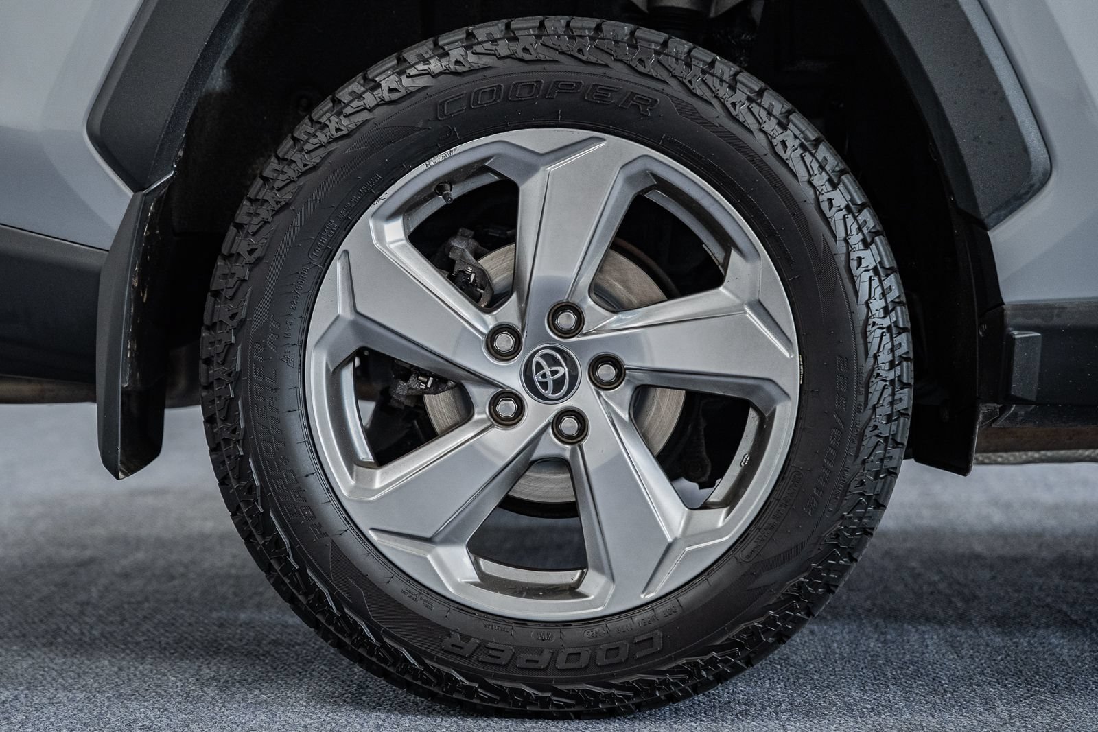 Used 2020 Toyota RAV4 Limited AWD/4WD image 17