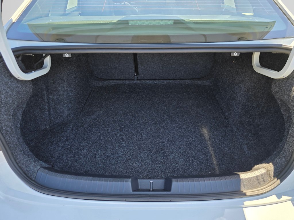 Used 2024 Volkswagen Jetta SE FWD image 34