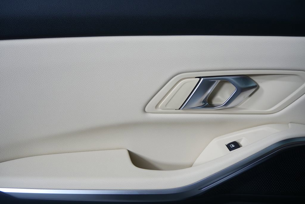 Used 2026 BMW 330i Sedan w/ Convenience Package image 14