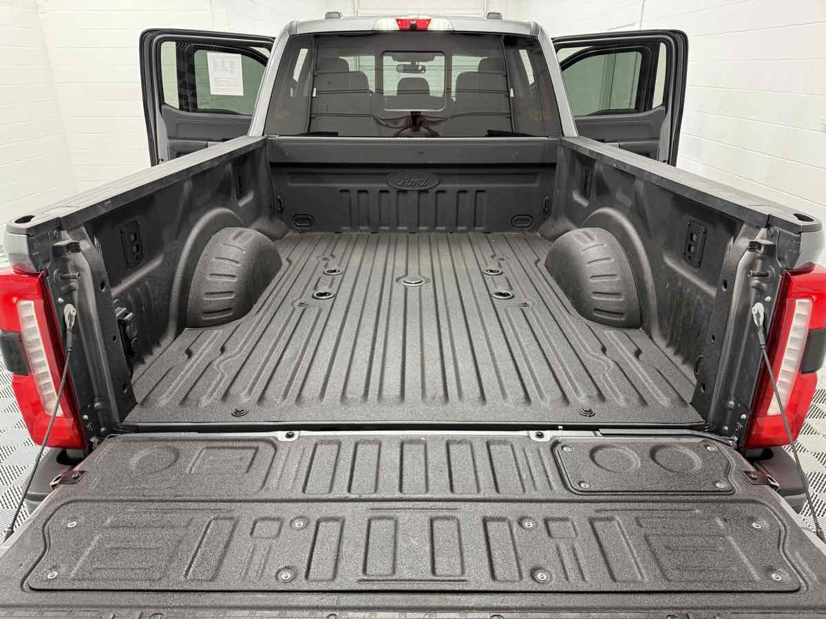 Used 2023 Ford F250 Lariat w/ Black Appearance Package image 34