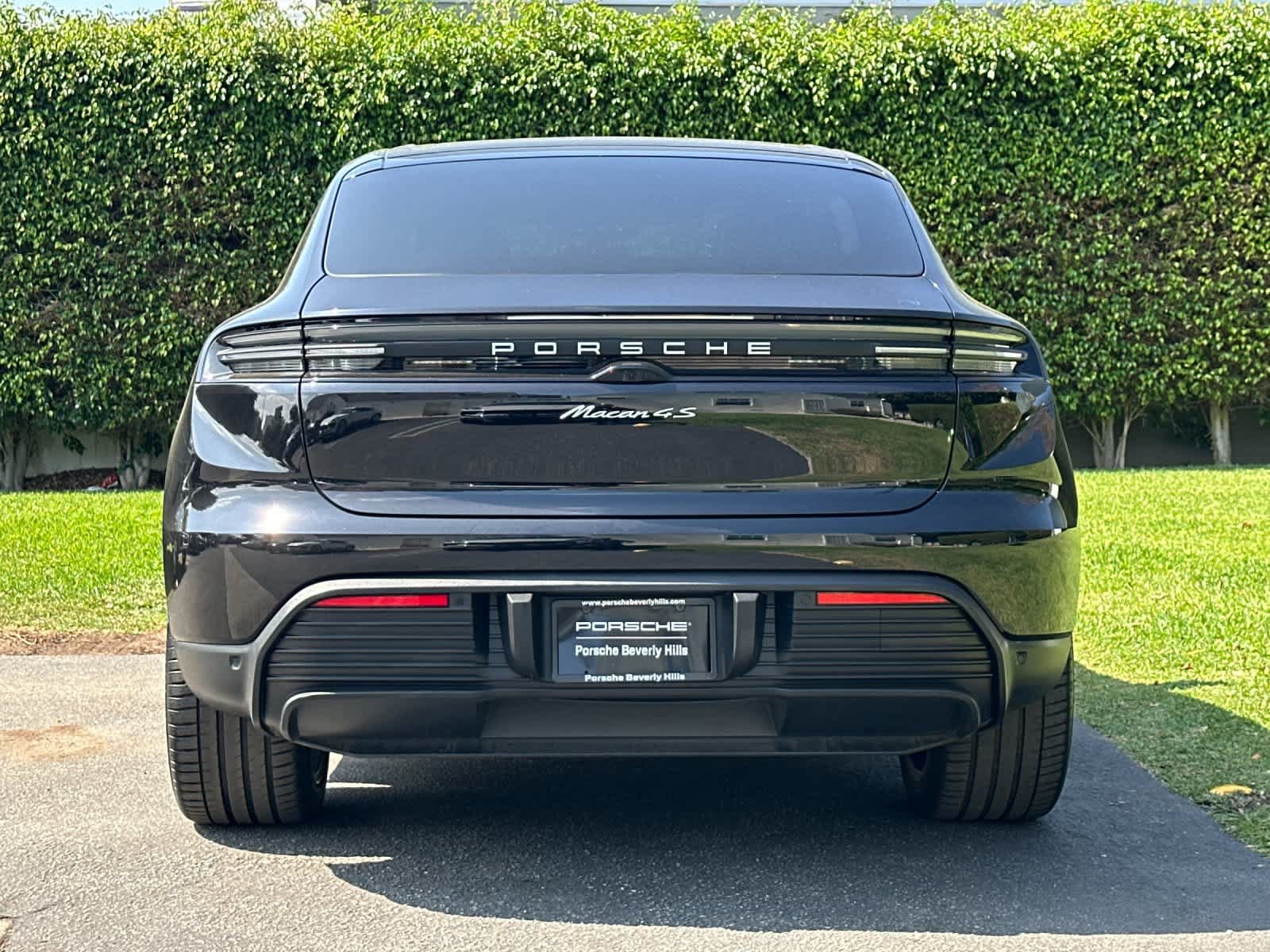 Certified 2025 Porsche Macan 4S Electric AWD/4WD image 7
