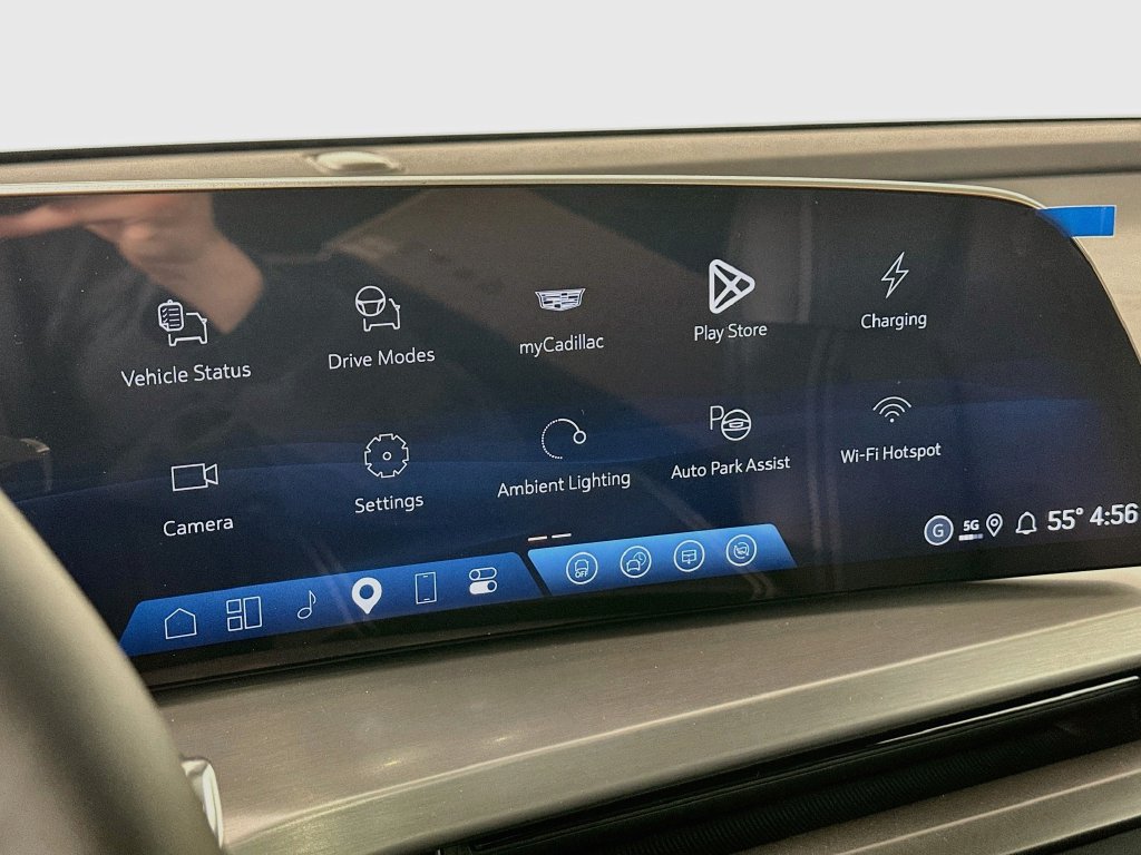 New 2027 Cadillac Vistiq Sport w/ LPO, Floor Liner Package AWD/4WD image 18