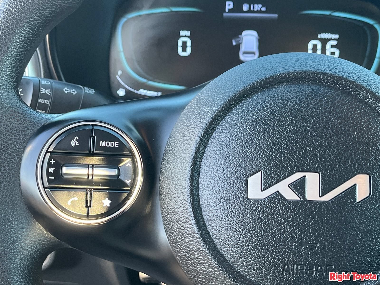 Used 2025 Kia Soul LX w/ LX Technology Package FWD image 22