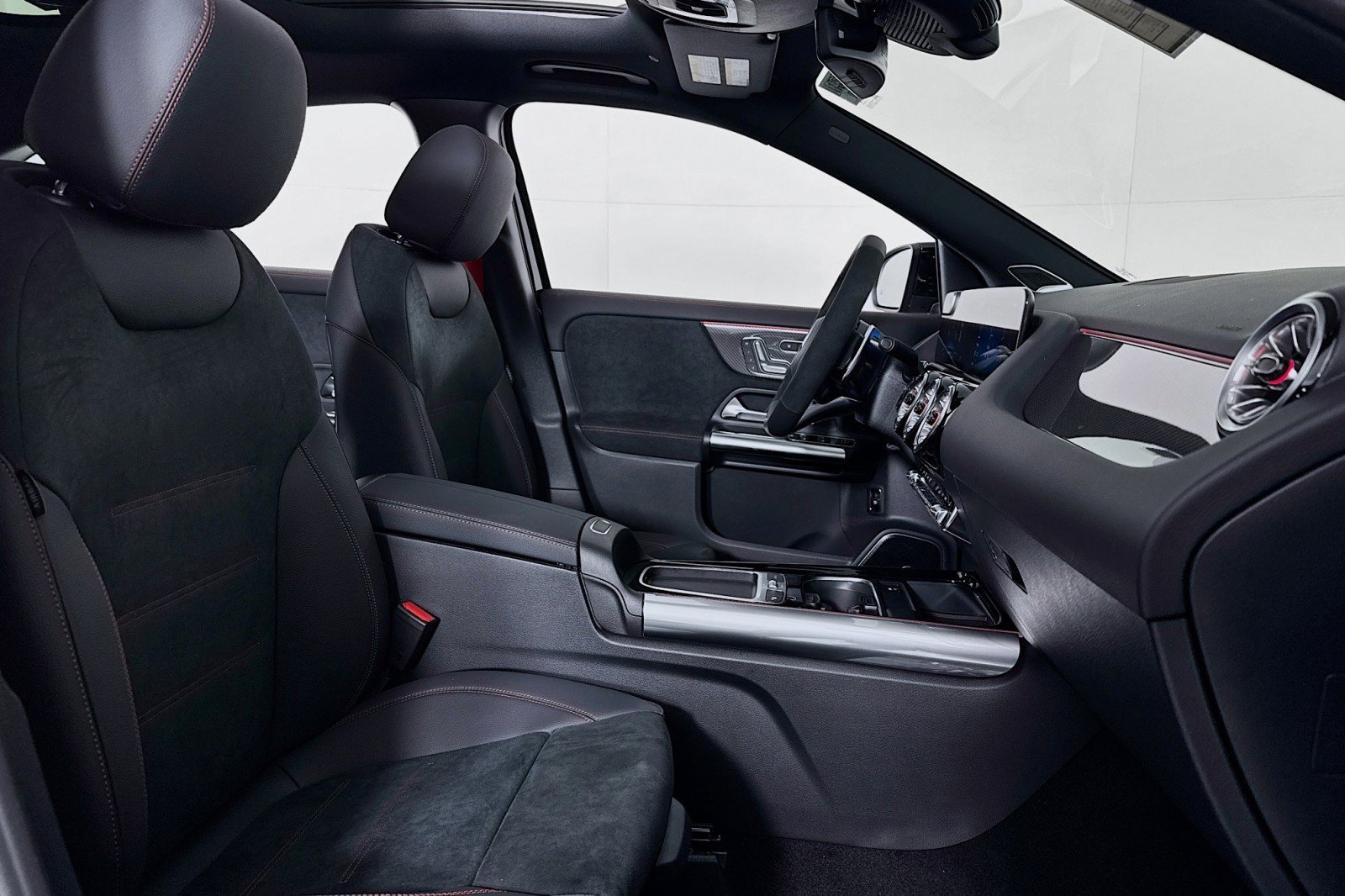 New 2026 Mercedes-Benz GLA 35 AMG 4MATIC image 6