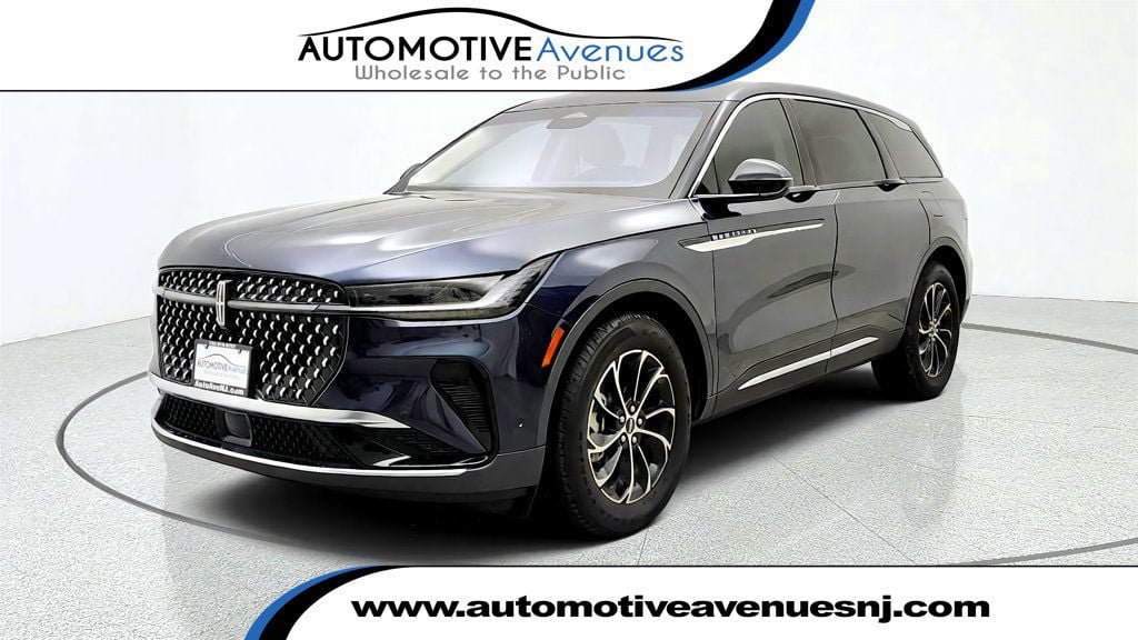 Used 2024 Lincoln Nautilus Premier AWD/4WD image 1