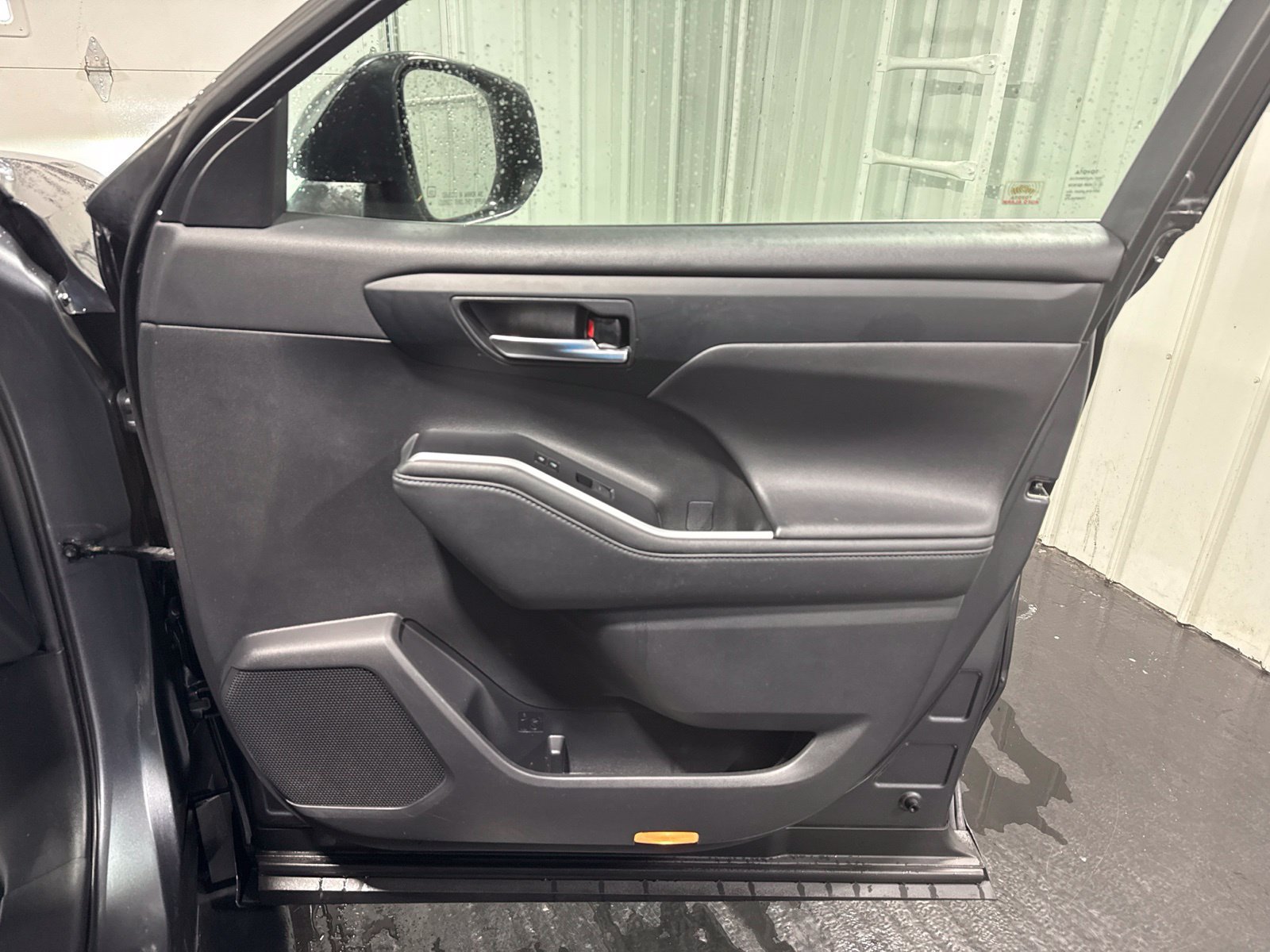 Used 2020 Toyota Highlander XLE AWD/4WD image 15