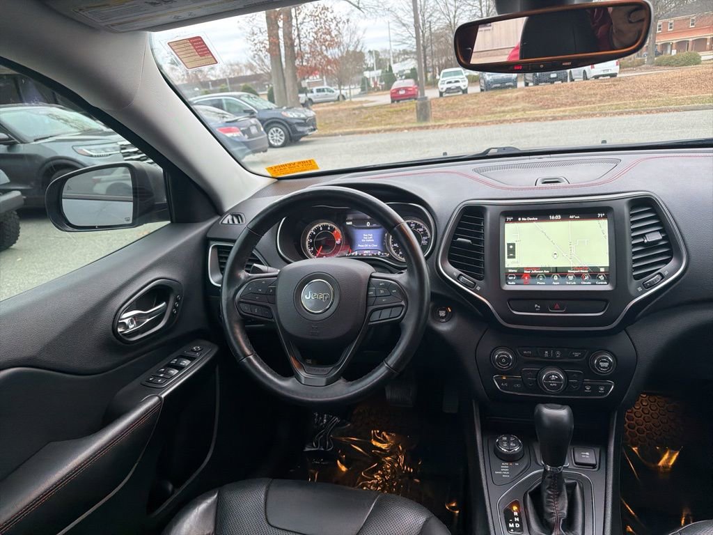 Used 2019 Jeep Cherokee Trailhawk image 9