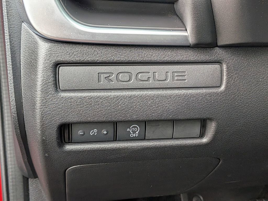 Used 2023 Nissan Rogue S FWD image 34