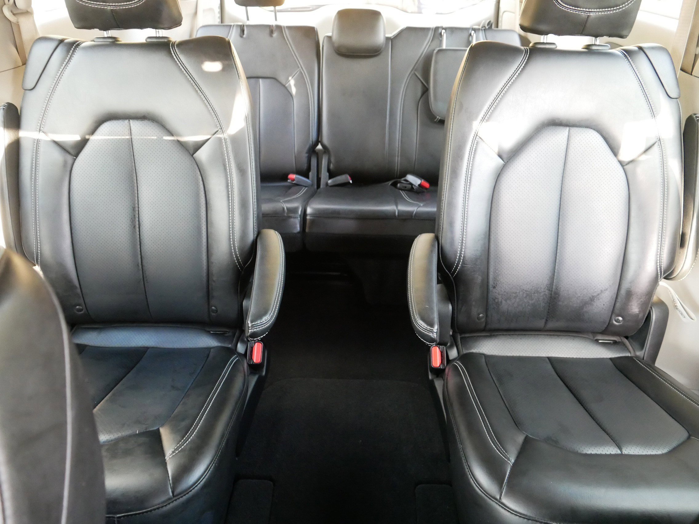 Used 2023 Chrysler Pacifica Touring-L FWD image 13