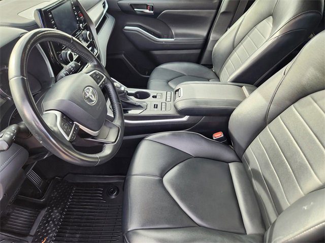 Used 2022 Toyota Highlander XLE image 7