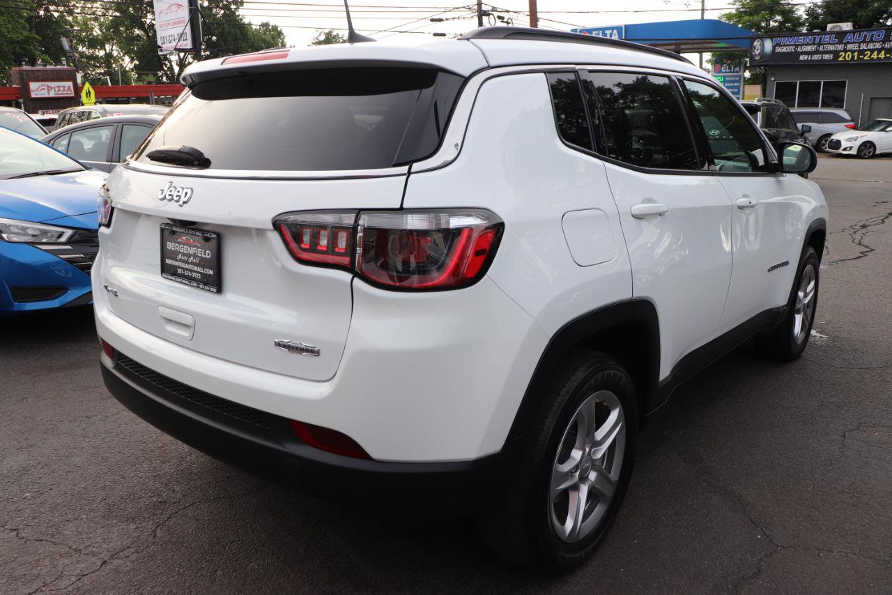 Used 2024 Jeep Compass Latitude AWD/4WD image 5