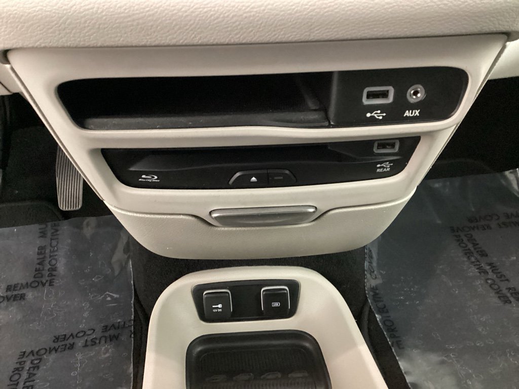 Used 2019 Chrysler Pacifica Touring-L Plus w/ Tire & Wheel Group image 35