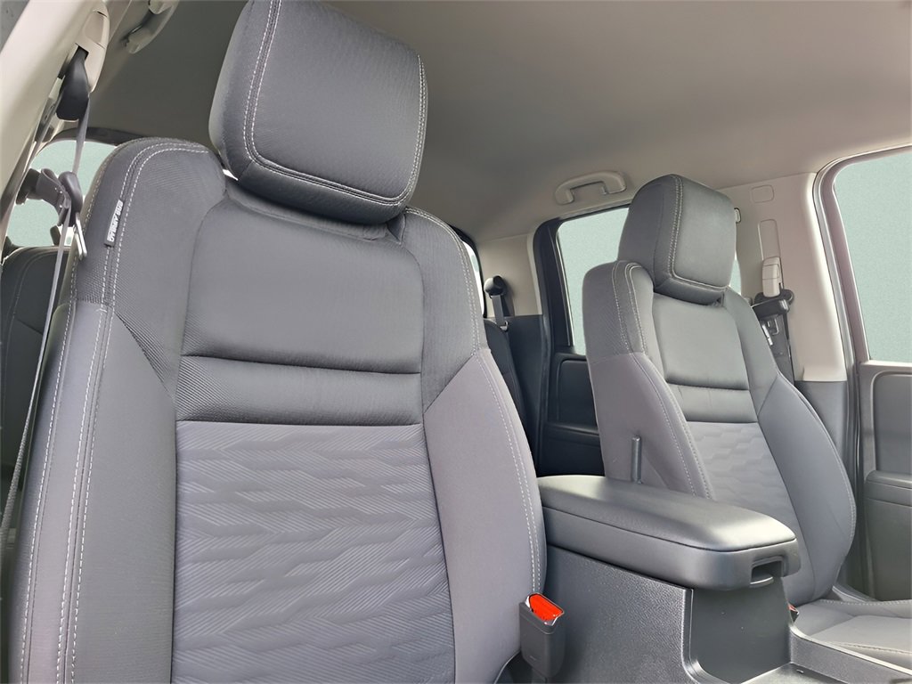 Used 2022 Nissan Frontier SV image 28