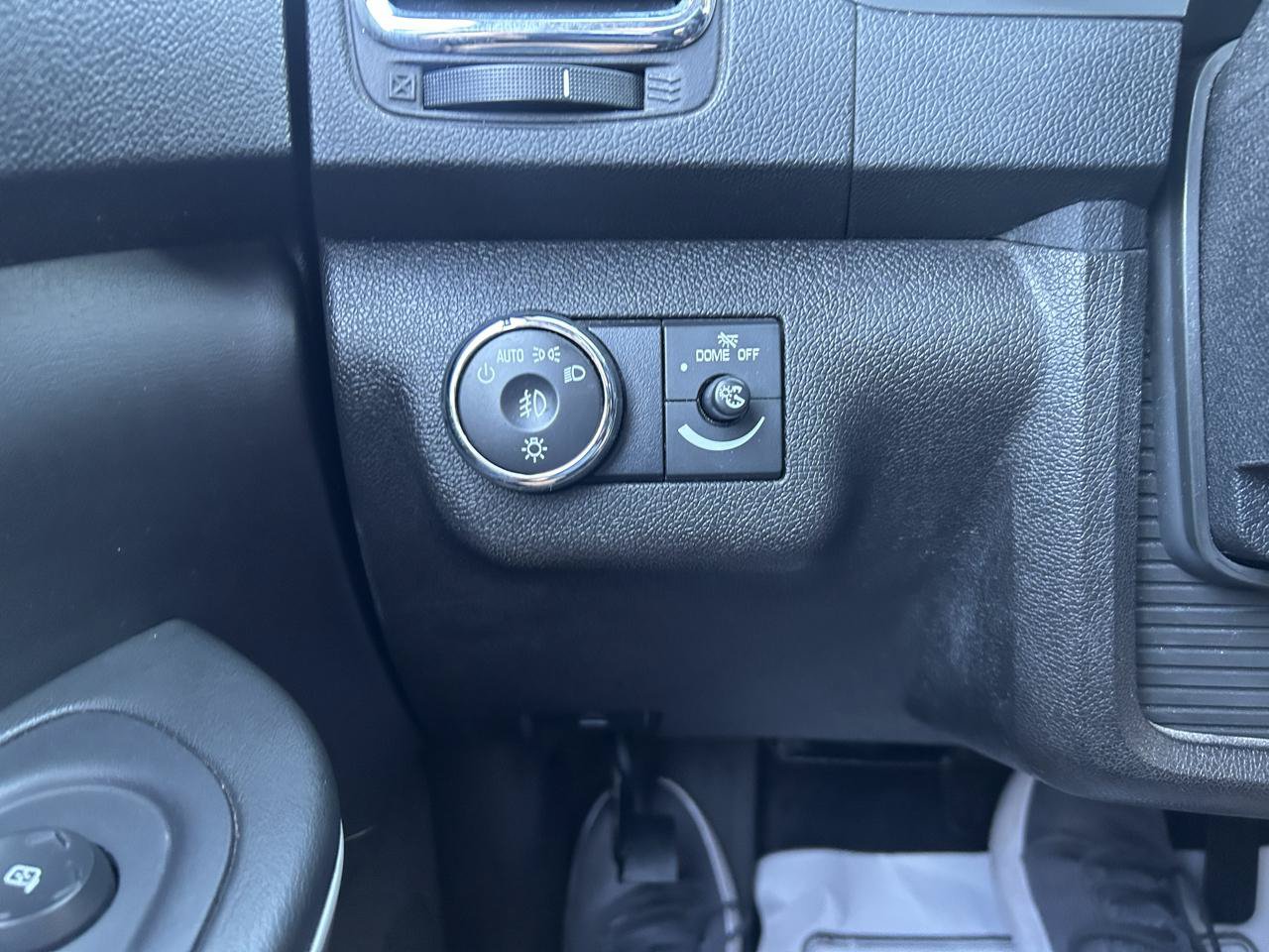 Used 2012 GMC Acadia SLE FWD image 26