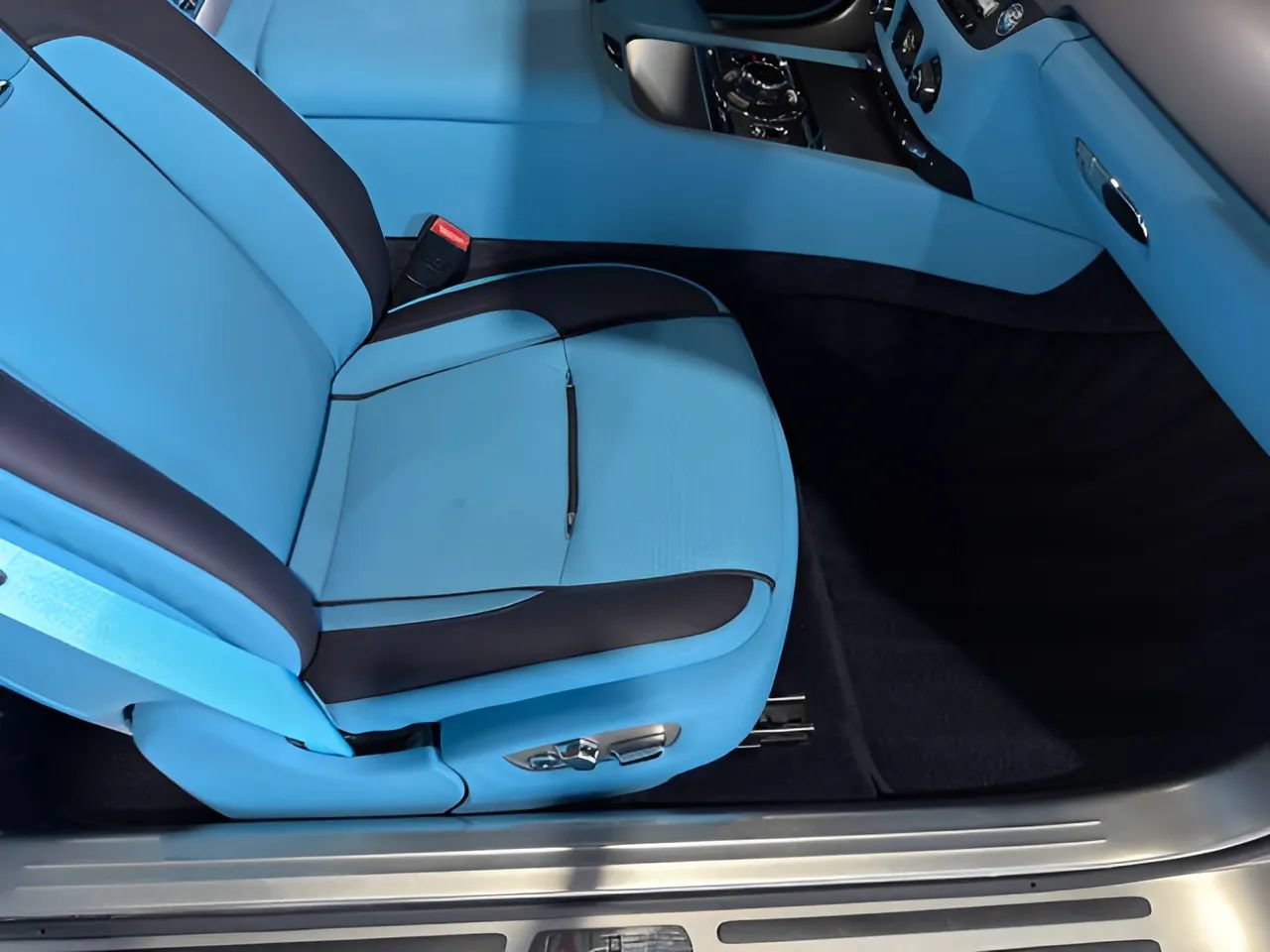 Used 2016 Rolls-Royce Dawn RWD image 28