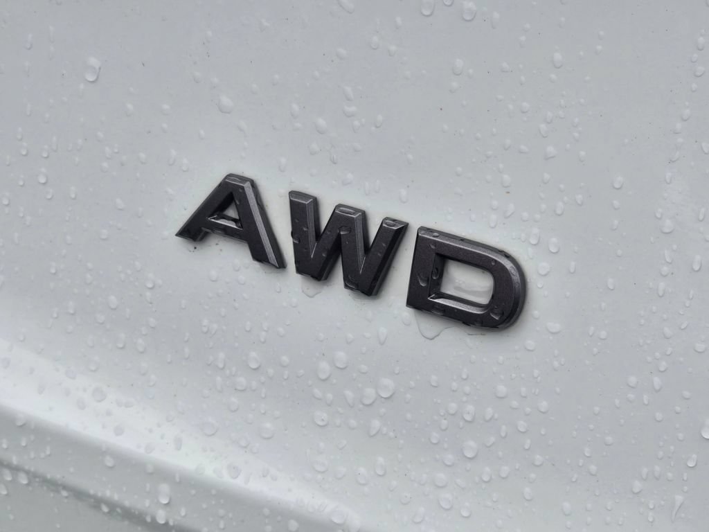 Used 2024 Nissan Rogue S AWD/4WD image 16