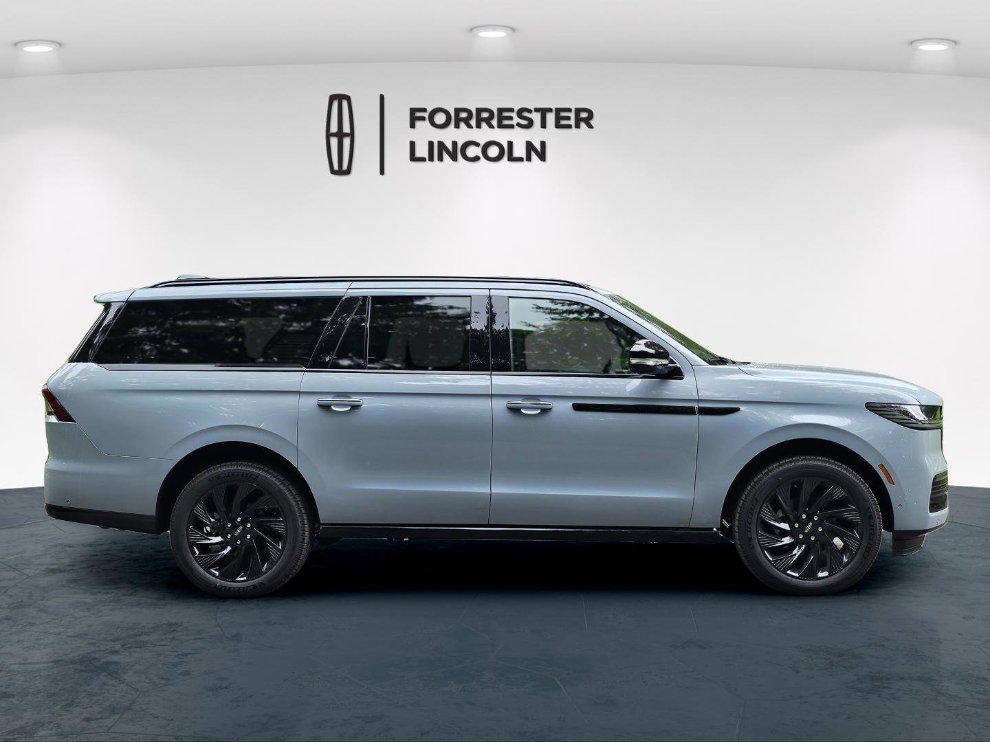 New 2025 Lincoln Navigator L Reserve w/ Jet Appearance Package image 2