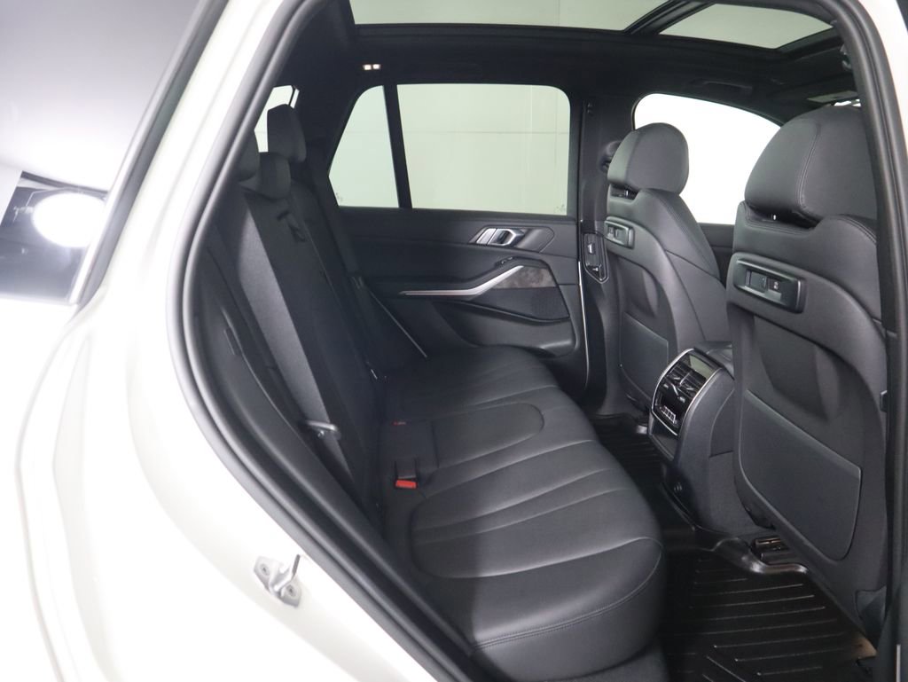 Used 2022 BMW X5 sDrive40i w/ Parking Assistance Package image 23