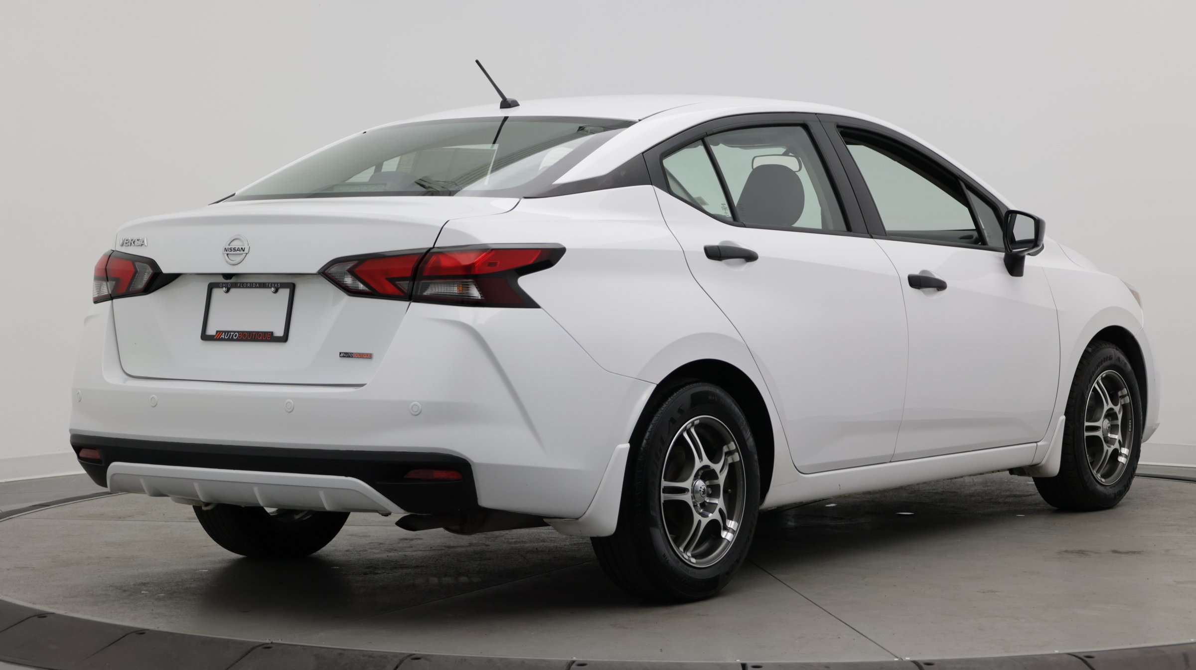 Used 2020 Nissan Versa S FWD image 7
